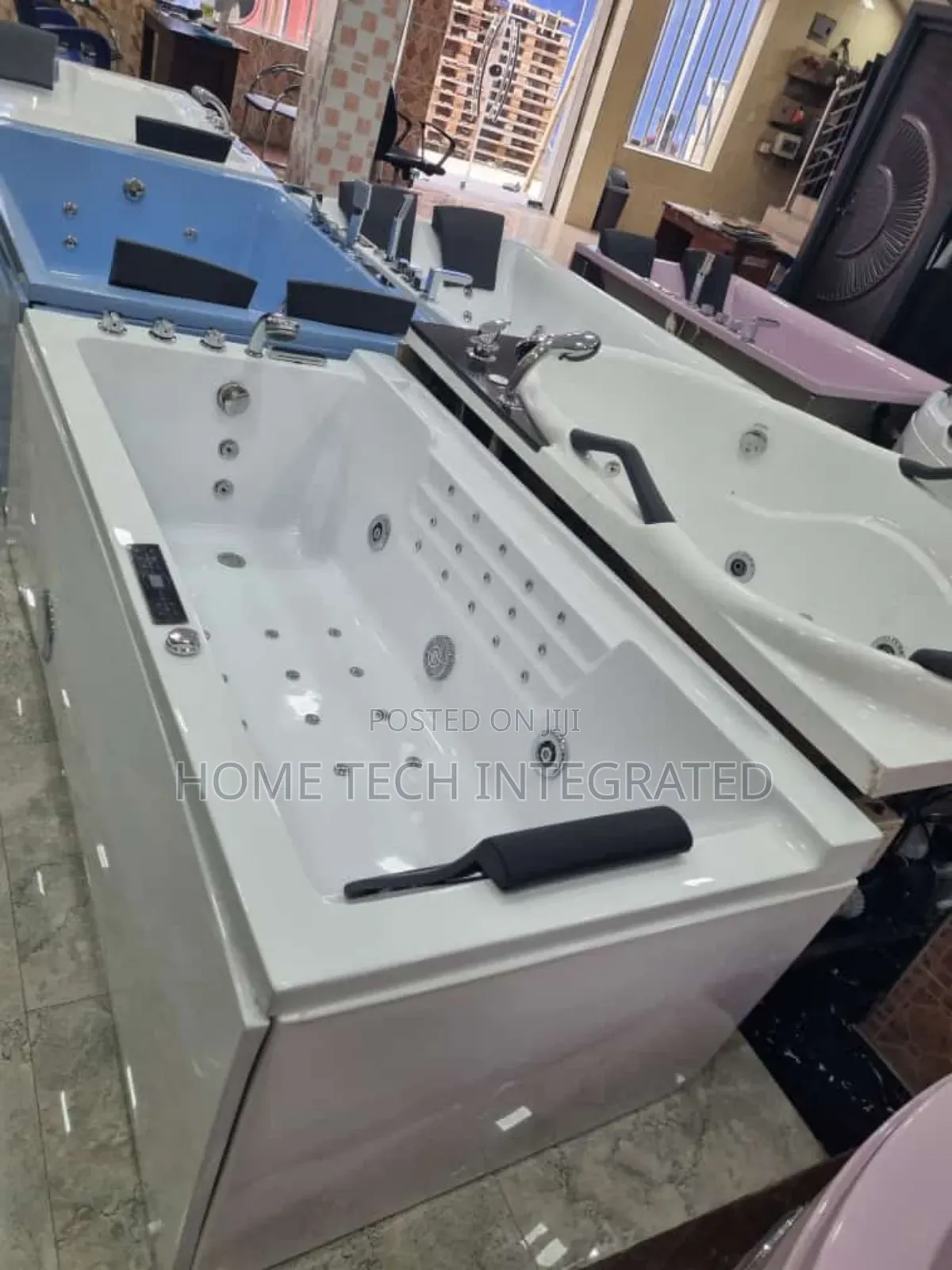 New Design Jacuzzi Bath.