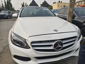 Mercedes-Benz C300 Luxury 4dr AWD 4Matic Sedan (2.0L 4cyl 7A) 2015