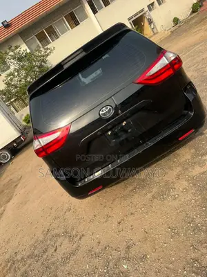 Toyota Sienna 2015 Black