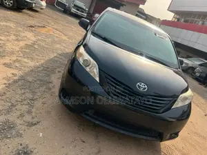 Toyota Sienna 2015 Black