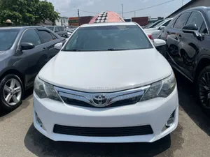 Toyota Camry XLE V6 4dr Sedan (3.5L 6cyl 6A) 2013 White