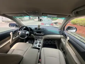 Toyota Highlander SE 2012 White