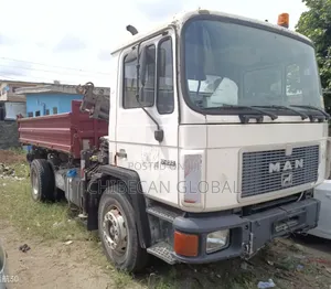 Man Tipper 6 Tyres With 5 Tons Hiab Crane (Foreign Used)