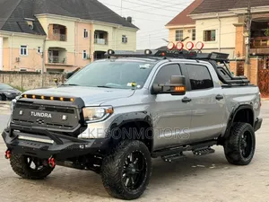 Toyota Tundra Limited 5.7L V8 4x4 Double Cab 6.6 ft. box 145.7 in. WB