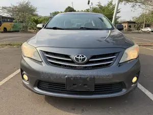 Toyota Corolla LE Special Edition 4dr Sedan (1.8L 4cyl 4A) 2013 Gray