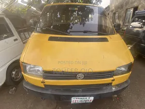 Volkswagen Transporter 1989 Yellow