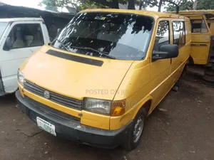 Volkswagen Transporter 1989 Yellow