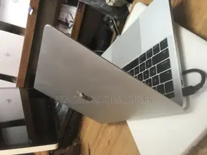 Laptop Apple MacBook Pro 2018 8GB Intel Core i5 SSD 256GB