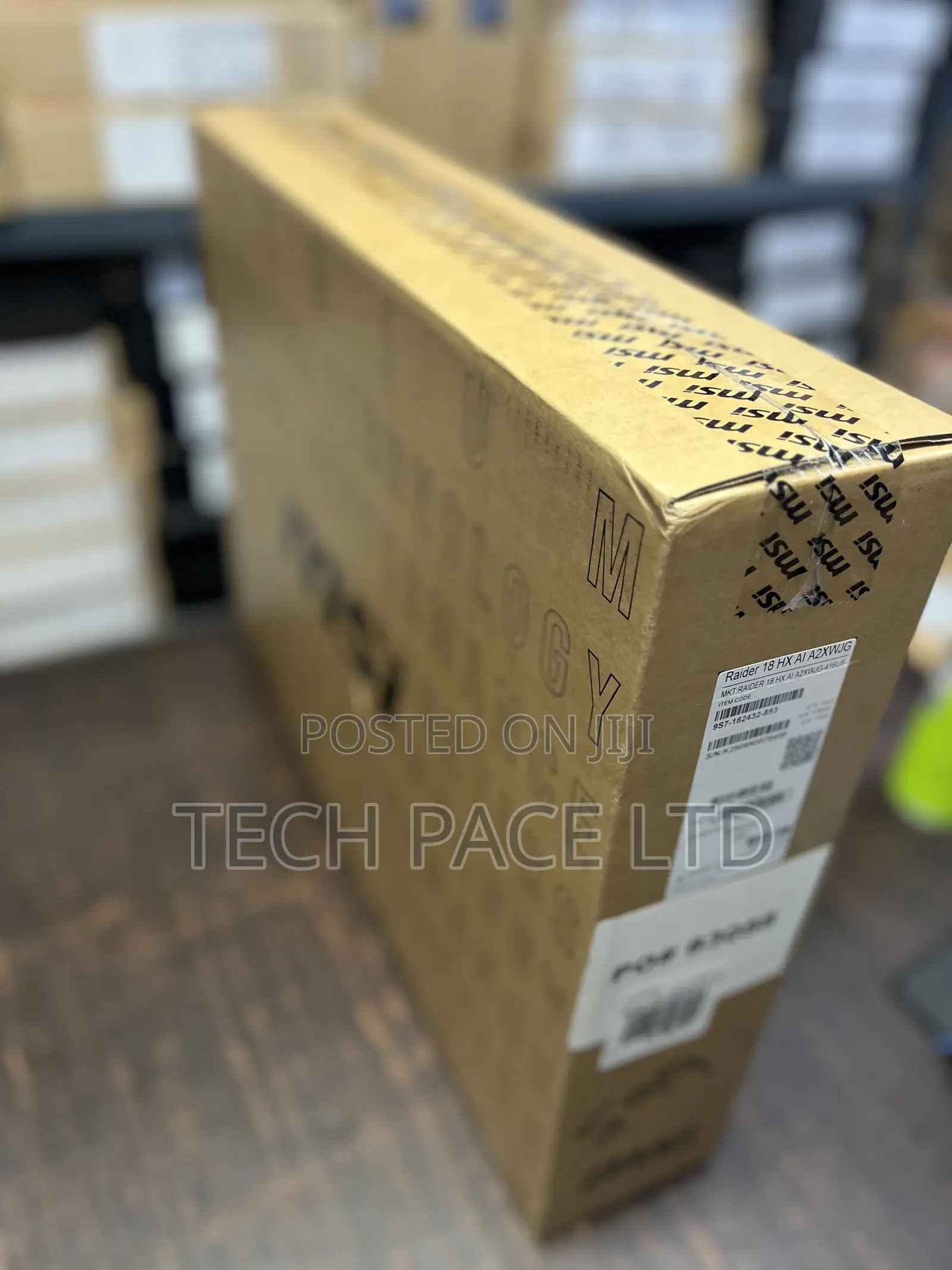 New Laptop MSI Raider 18 HX AI A2XW 64GB Intel Core Ultra 9 SSD 2T