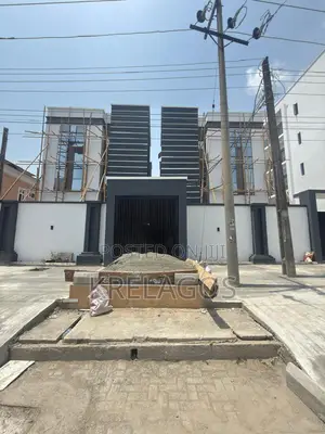 4bdrm House in Lekki Phase 1 for sale