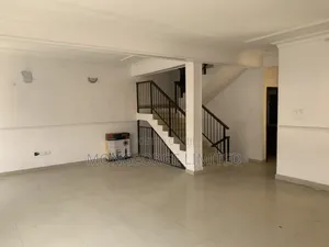 5bdrm Townhouse / Terrace in Chevron for rent