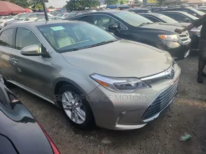 Toyota Avalon XLE 4dr Sedan (3.5L 6cyl 6A) 2015 Gold