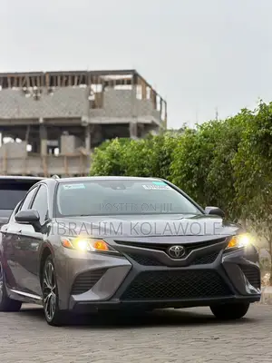 Toyota Camry SE FWD 2020 Gray