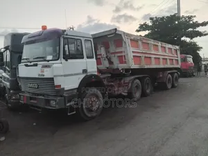 Inveco Tipper 18tyres With Dump Bucket