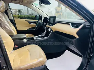 Toyota RAV4 XLE AWD 2019 Blue