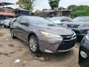 Toyota Camry XLE 4dr Sedan (3.5L 6cyl 6A) 2017 Gray