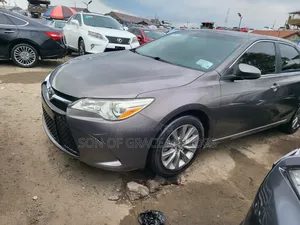 Toyota Camry XLE 4dr Sedan (3.5L 6cyl 6A) 2017 Gray