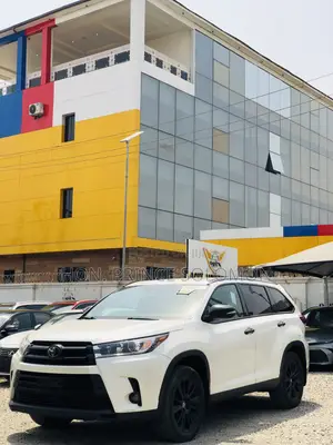 Toyota Highlander SE 2019 Off white