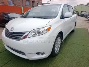 Toyota Sienna XLE 7 Passenger Mobility 2012 White