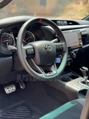 New Toyota Hilux 2025 Black