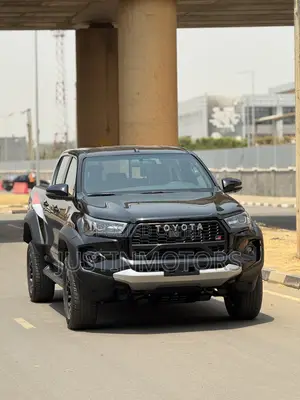 New Toyota Hilux 2025 Black