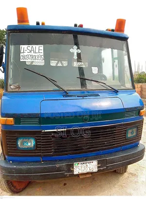 Mercedes-Benz 2002 Blue Truck for Sale