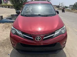 Toyota RAV4 LE FWD (2.5L 4cyl 6A) 2013 Red