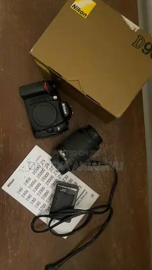 Nikon D90 DSLR Professional Camera With 55-200mm Lens and Memory Card