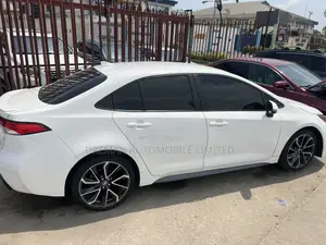 Toyota Corolla SE 2021 White