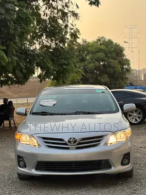 Toyota Corolla LE 4dr Sedan (1.8L 4cyl 4A) 2013 Silver
