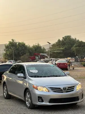 Toyota Corolla LE 4dr Sedan (1.8L 4cyl 4A) 2013 Silver