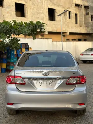 Toyota Corolla LE 4dr Sedan (1.8L 4cyl 4A) 2013 Silver