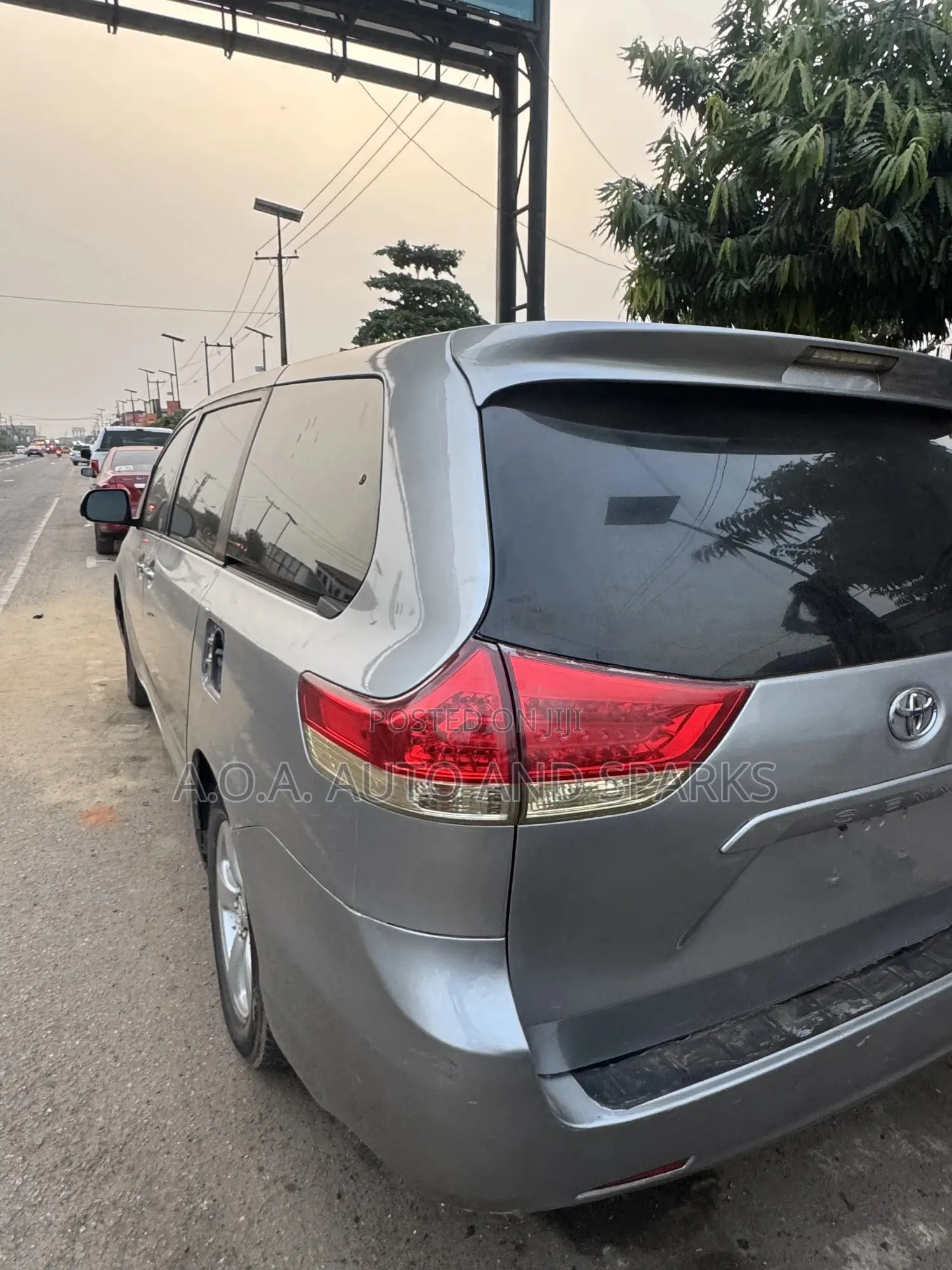 Toyota Sienna 2011 Silver