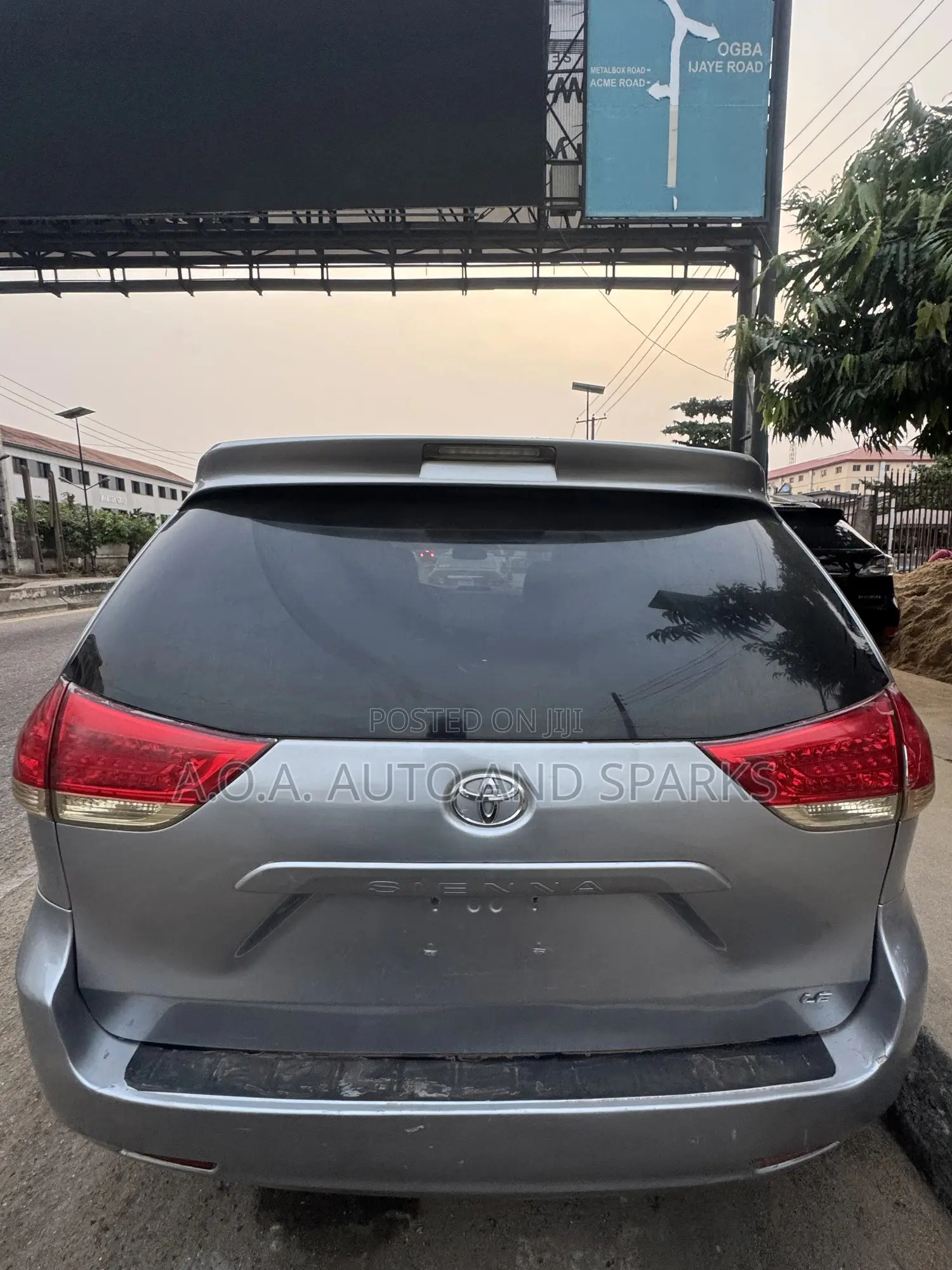 Toyota Sienna 2011 Silver