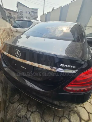 Mercedes-Benz C300 2016 Black