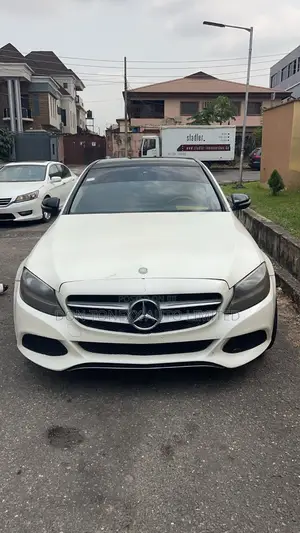 Mercedes-Benz C300 Luxury 4dr AWD 4Matic Sedan (2.0L 4cyl 7A) 2015