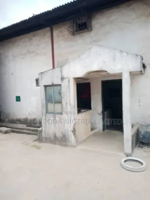 A Bay Warehouse for Lease Per SQM