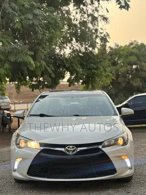 Toyota Camry SE w/Special Edition Pkg (2.5L 4cyl 6A) 2016 White