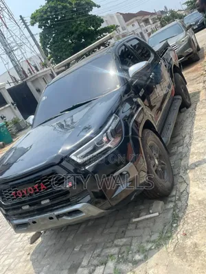 Toyota Hilux 2013 Black