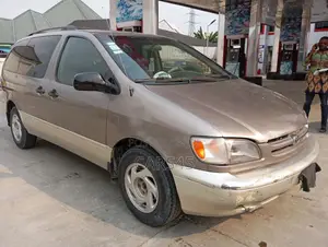 Toyota Sienna 1999 Gray