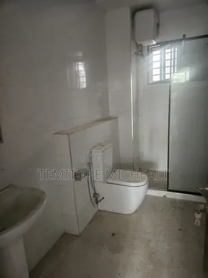 4bdrm Townhouse / Terrace in Main Wuye for rent