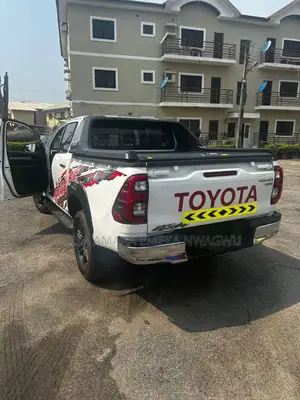 Toyota Hilux 2024 White