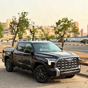 Toyota Tundra Platinum CrewMax SB w/5.5' Bed 2025 Black