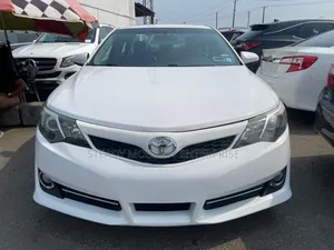 Toyota Camry SE 4dr Sedan (2.5L 4cyl 6A) 2013 White