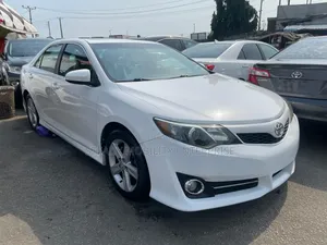 Toyota Camry SE 4dr Sedan (2.5L 4cyl 6A) 2013 White