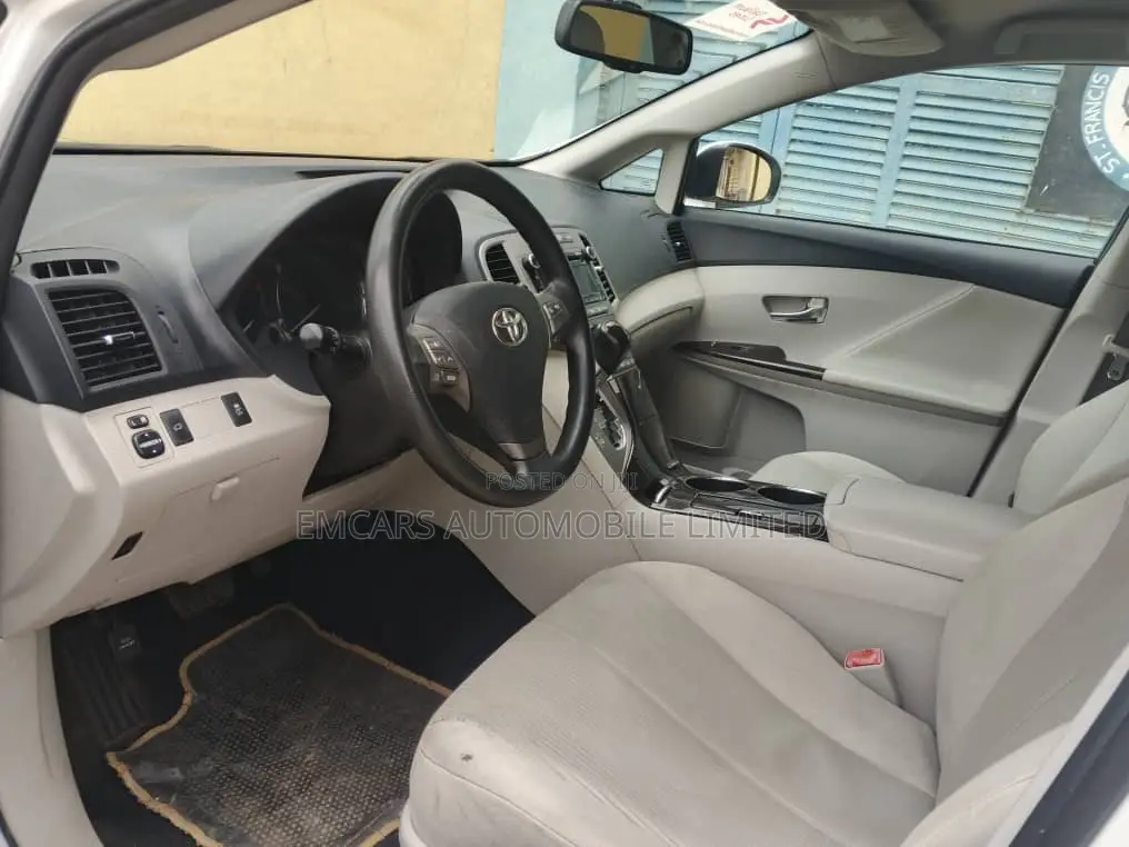 Toyota Venza LE 2012 White
