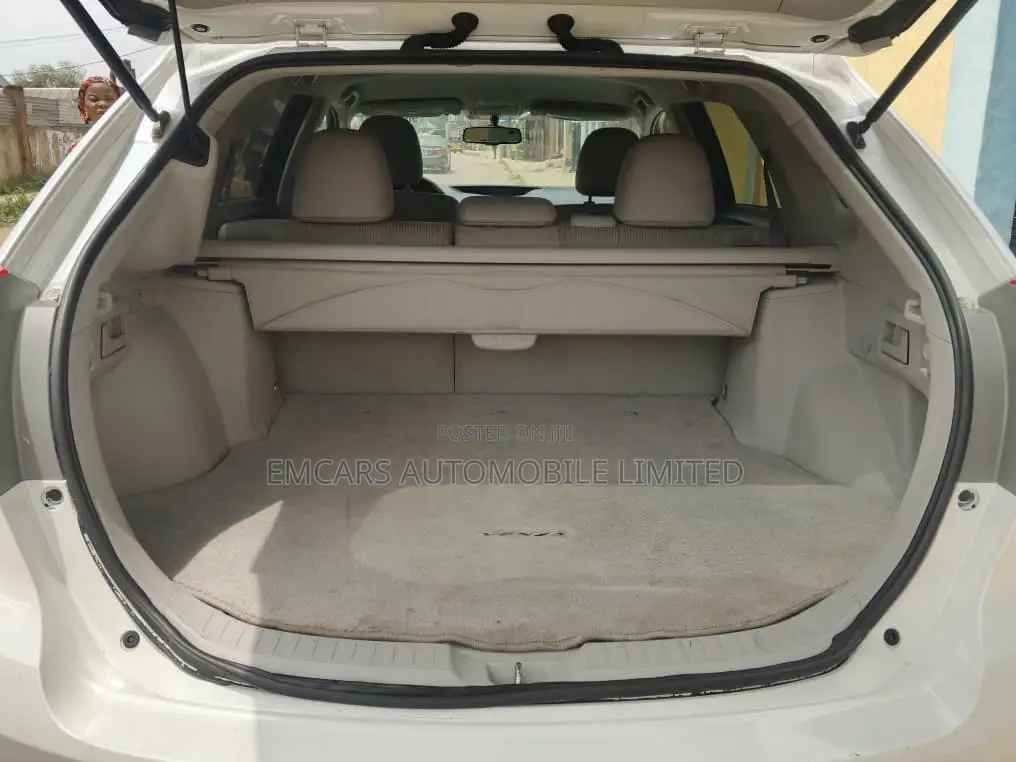 Toyota Venza LE 2012 White