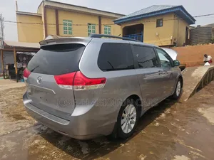 Toyota Sienna LE 7 Passenger 2012 Silver