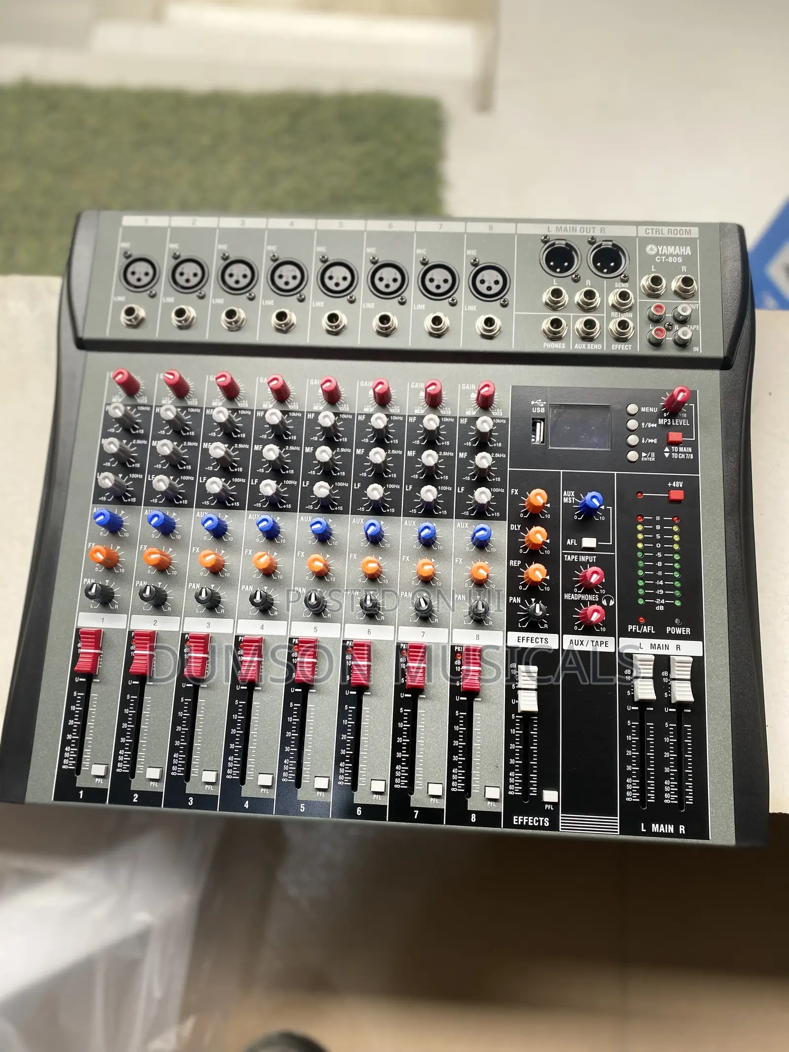 Yamaha 8 Channels Mixer Console