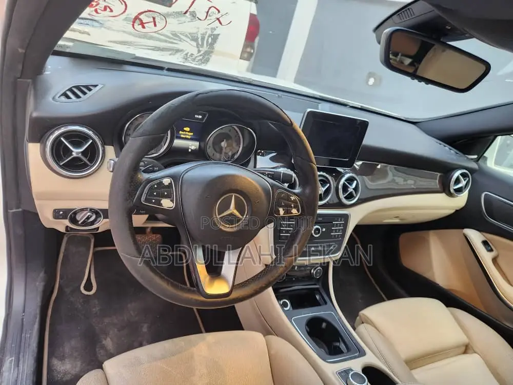 Mercedes-Benz GLA 250 2016 White